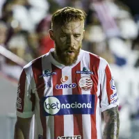 Jogador ficar indignado com enquete sobre polêmica entre Souza e Fernando Marchiori