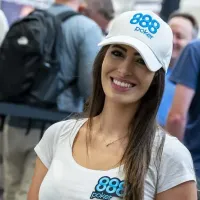 Embaixadora brasileira do 888poker revela dicas para jogar os torneios presenciais