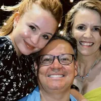 Jornalista aposta em pais de Larissa Manoela no Power Couple e manda recado