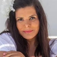 Mara Maravilha é contratada por emissora de TV e volta a comandar programa solo