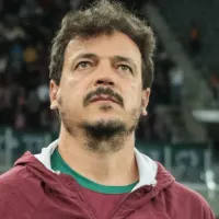 Torcida do Fluminense ‘CAI DE AMORES’ por jogador de Fernando Diniz