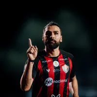 Léo Gamalho celebra rápida recuperação do Vitória após goleada sofrida