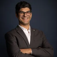 Vivian supera concorrência e Grêmio assina contrato até 2026 com zagueiro de R$ 263 milhões