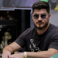 Gabriel Bueno sobe no degrau mais alto do pódio em torneio de poker online do WCOOP
