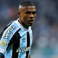 Douglas Costa, ex-Grêmio, informa sua decisão para o futuro da carreira