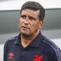 Wesley Carvalho é surpreendido com notícia PÉSSIMA no Athletico