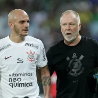 Fábio Santos defende Mano no Corinthians
