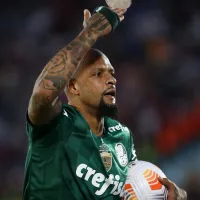 Bicampeão da Liberta pelo Palmeiras, Felipe Melo se emociona durante hino no Maracanã
