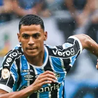 Torcida do Grêmio pede saídas de Bruno Alves e +2 após derrota para o Corinthians