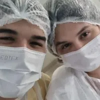 Emocionada, esposa de Zé Vaqueiro posta foto do caçula no hospital e desabafa sobre internação: “Orgulho dessa batalha”