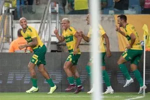 Deyverson comemorando gol contra o Flamengo no primeiro turno. Foto: Gil Gomes/AGIF