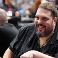 A voz do poker voltou! Victor Marques vai narrar o campeonato mineiro na Twitch; o lendário comunicador já criou bordões inesquecíveis
