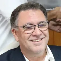 Mais um fora do Santos: Marcelo Teixeira encaminha saída de atacante do Peixe e novo destino é conhecido