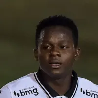 Saiba como joga e o histórico do meia Cazares, provável reforço do Santos