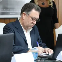 Contrato pronto, salário de R$ 300 mil: Marcelo Teixeira está próximo de fechar contratação no Santos