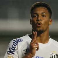 Marcos Leonardo marca mais um no Benfica e Santos esfrega as mãos