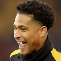 [VÍDEO] Ex-Flamengo, João Gomes brilha com assistência na Premier League