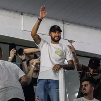 Neymar assiste vitória do Santos e Marcelo Teixeira dá pista sobre futuro