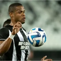 Júnior Santos, atacante do Botafogo, responde indireta de Juninho Capixaba: \&#039;Realmente\&#039;