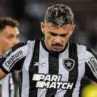 Botafogo perde para o Junior no Nilton Santos e Textor é alvo de zoação das torcidas rivais