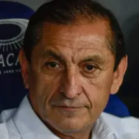 Vasco oficializa empréstimo do goleiro Halls ao Vila Nova-GO