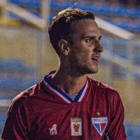 Santos quer empréstimo de Pochetinno para fechar troca entre Felipe Jonatan e Escobar