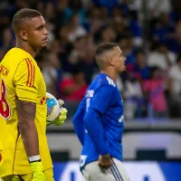 Torcida do Cruzeiro reage a falha do goleiro Anderson no clássico