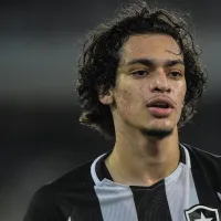 Matheus Nascimento passa por cirurgia e desfalcará o Botafogo por quatro meses
