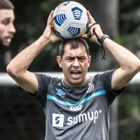 Vasco oferece 3 anos de contrato e aumento para técnico Fábio Carille, do Santos