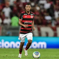 VAR decide marcar falta de De La Cruz e cria polêmica no jogo do Flamengo