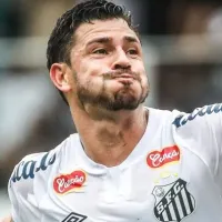 Giuliano rende no Santos por jogar centralizado, diz Carille