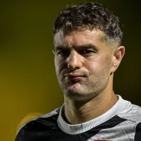 Vegetti discute com torcida do Flamengo após provocação, diz repórter