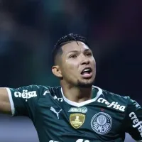 Rony recebe homenagem do Palmeiras pelos 250 jogos e torcida se irrita