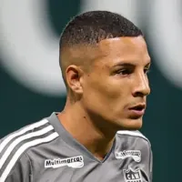 Guilherme Arana ‘pula’ parte que cita ‘Cruzeiro’ no hino em jogo da Seleção Brasileira e gera reações