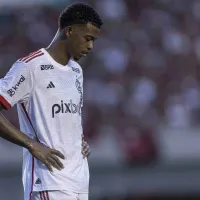 Morte da mãe, treinos e físico: Carlinhos enfrenta obstáculos no Flamengo de Tite