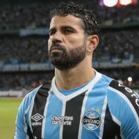 Lesionado, Diego Costa volta a Porto Alegre para iniciar tratamento no CT do Grêmio
