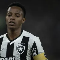 Lance entre Tchê Tchê e Hugo Moura gera revolta da torcida do Botafogo no clássico