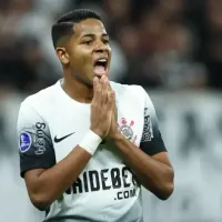 Torcida do Corinthians critica Daronco após lance  entre Wesley e Estêvão