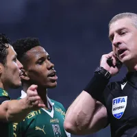 Daronco tira gol de Veiga na súmula e justifica expulsão em Palmeiras x Corinthians: “força excessiva”