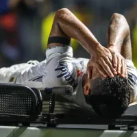 Santos derrota Ituano, mas Aderlan preocupa torcida após sair chorando e com ajuda da maca