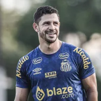 Em dia de reapresentação no Santos de Carille, Giuliano inicia transição física no gramado