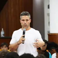 Diego Ribas rasga elogios ao trabalho de Filipe Luís na base do Flamengo: 'Está arrebentando como eu esperava'