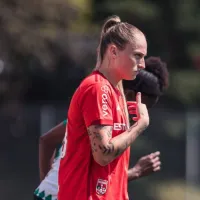 Futuro incerto: Internacional Feminino pode perder Isa Haas, mas renova com craque e empresta jogadora