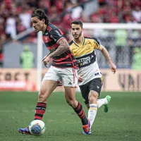 Jornalista vai à loucura com pênalti polêmico para o Flamengo: \'Entrega logo o título\'