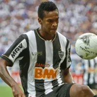 Jô faz pedido especial para Hulk no Atlético-MG: ‘’Brinquei para ele cuidar bem da camisa 7’’