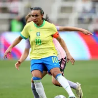 Olimpíadas 2024: Marta é expulsa após entrada dura em rival e pode  selar sua despedida da Seleção Feminina