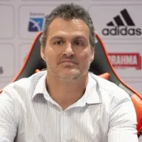 Decisão do VAR é reprovada por Spindel, do Flamengo, após pisão de Veiga: 'Muito decepcionados'