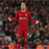 Liverpool oferece R$ 550 milhões por substituto de Van Dijk; Zagueiro atua na Premier League