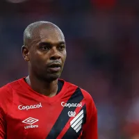 Vasco libera meio-campista para jogar com Fernandinho no Athletico e Praxedes está de saída