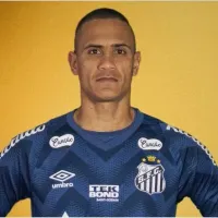 Goleiro Renan é oficialmente apresentado ao Santos em coletiva na Vila Belmiro